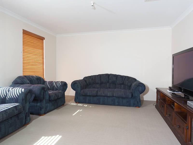 9 Inverson Blvd, Hammond Park WA 6164