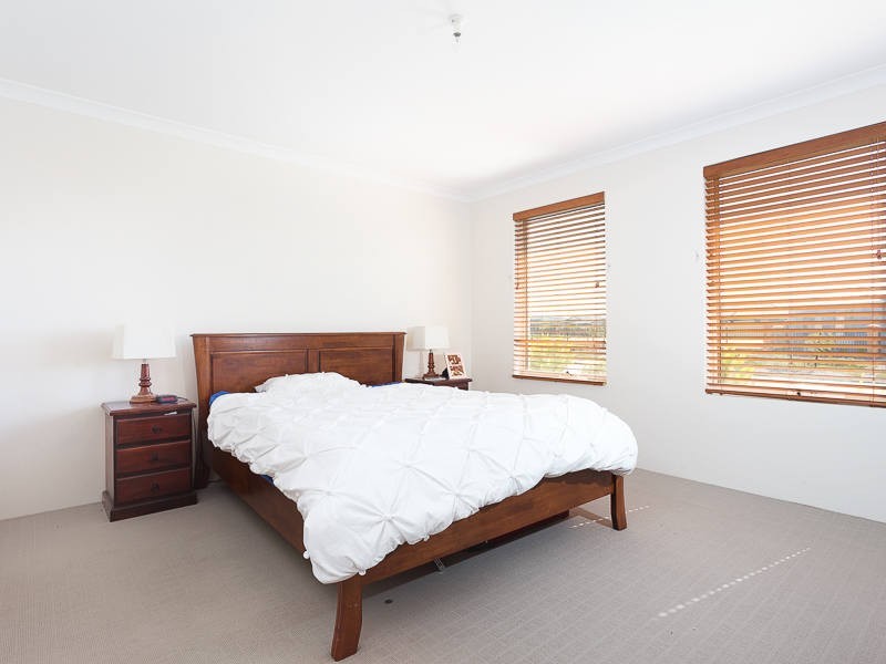 9 Inverson Blvd, Hammond Park WA 6164