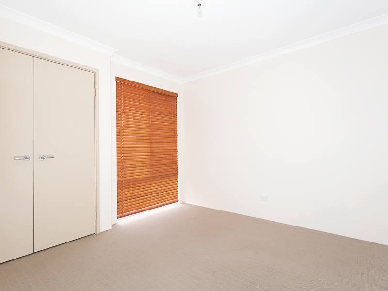 9 Inverson Blvd, Hammond Park WA 6164