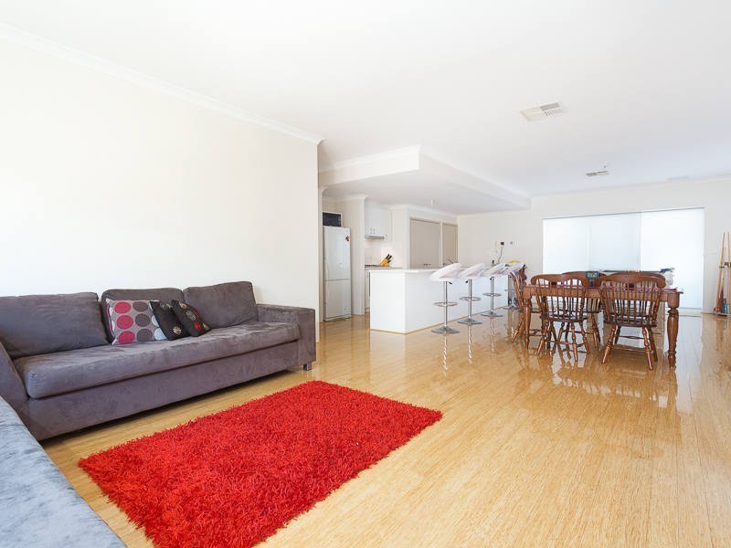 9 Inverson Blvd, Hammond Park WA 6164