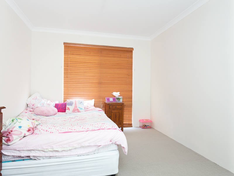 9 Inverson Blvd, Hammond Park WA 6164