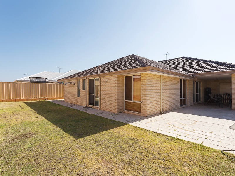 9 Inverson Blvd, Hammond Park WA 6164