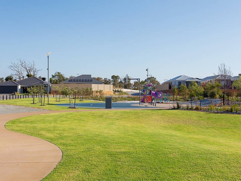 9 Inverson Blvd, Hammond Park WA 6164