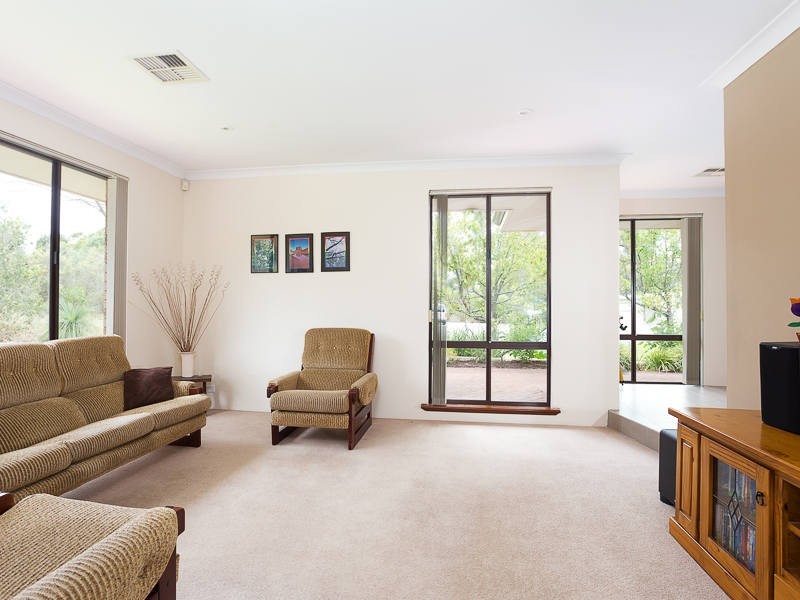 29 Brooks Place, Wandi WA 6167