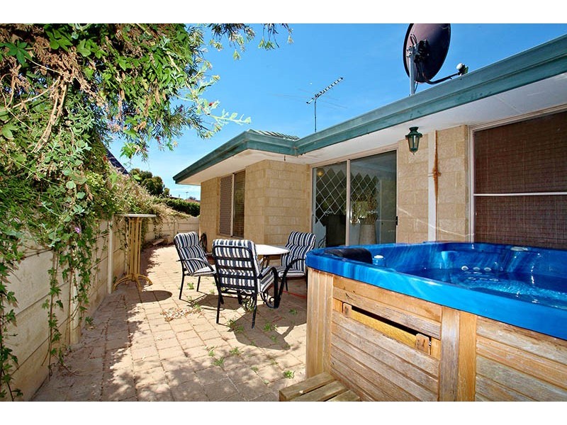 1 Seaview Place, Quinns Rocks WA 6030