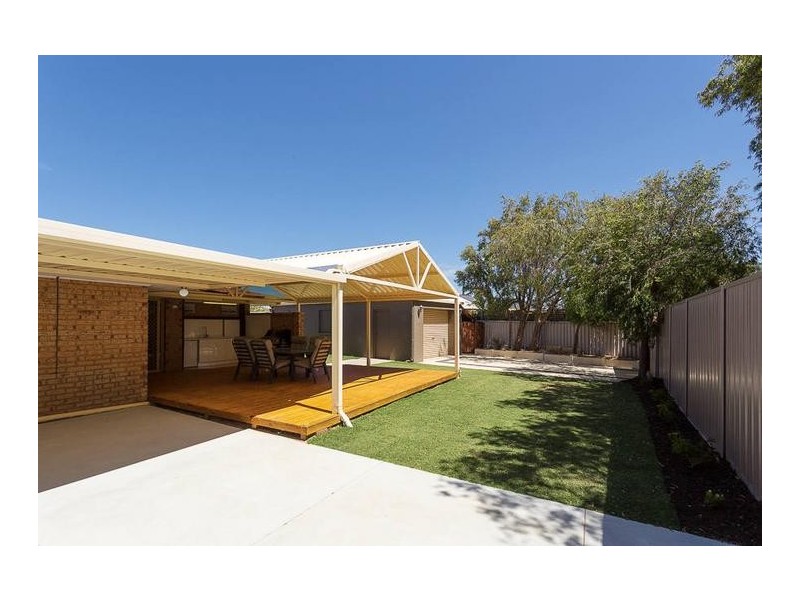 2 Ocean Place, Waikiki WA 6169