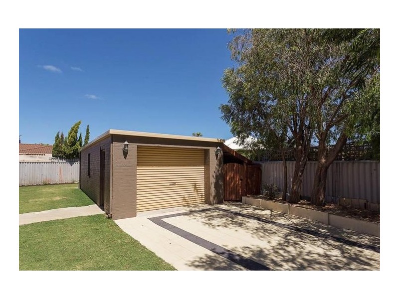 2 Ocean Place, Waikiki WA 6169