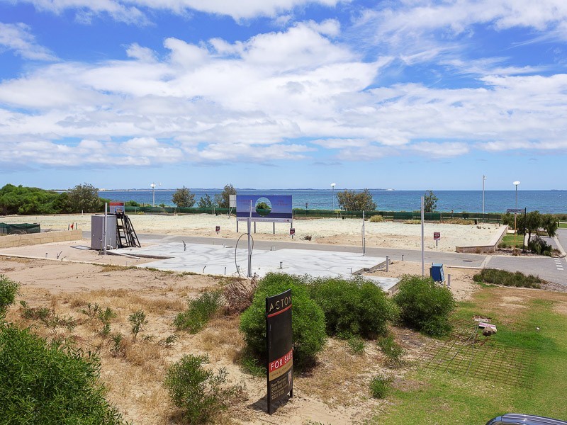 7 Draper Street, North Coogee WA 6163