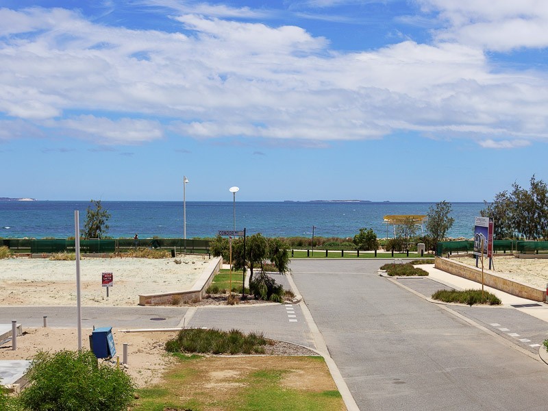 7 Draper Street, North Coogee WA 6163