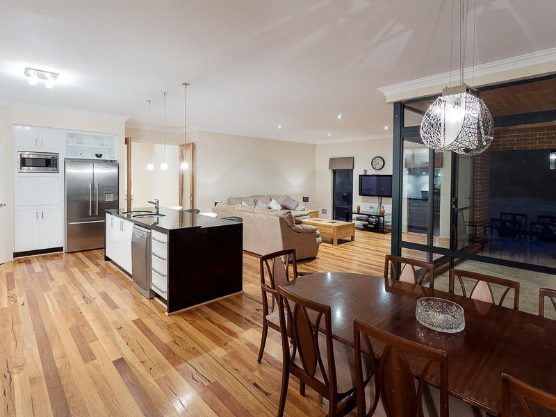 7 Jersey Road, Oakford WA 6121