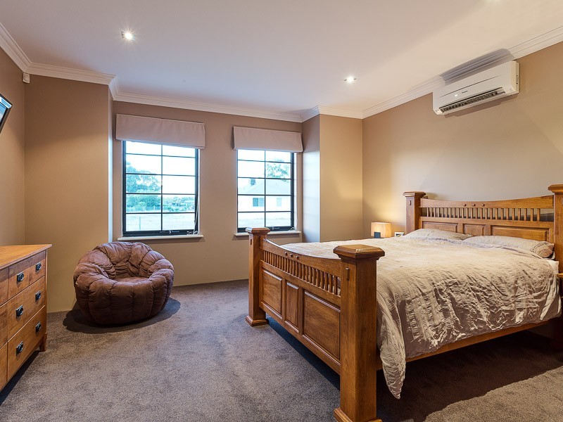 7 Jersey Road, Oakford WA 6121