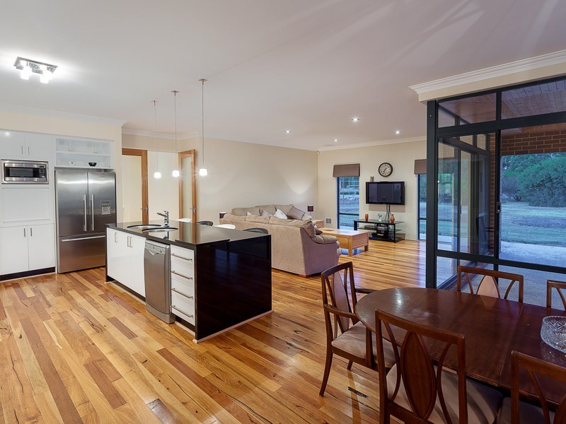 7 Jersey Road, Oakford WA 6121