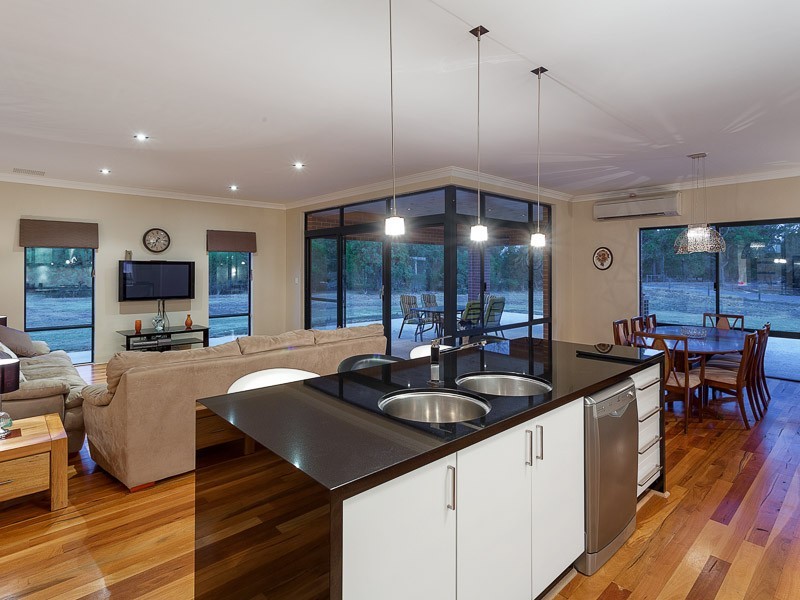 7 Jersey Road, Oakford WA 6121