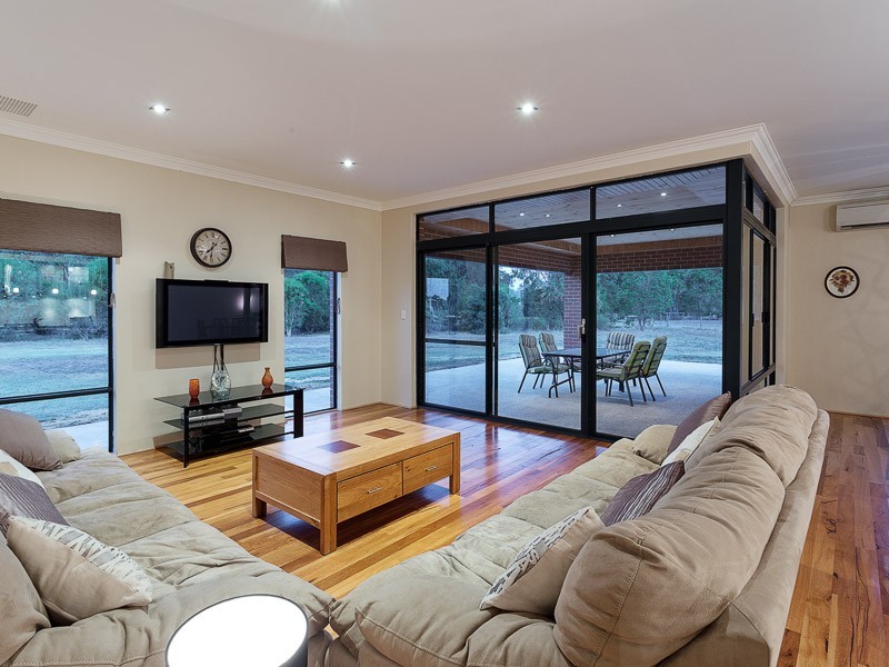 7 Jersey Road, Oakford WA 6121