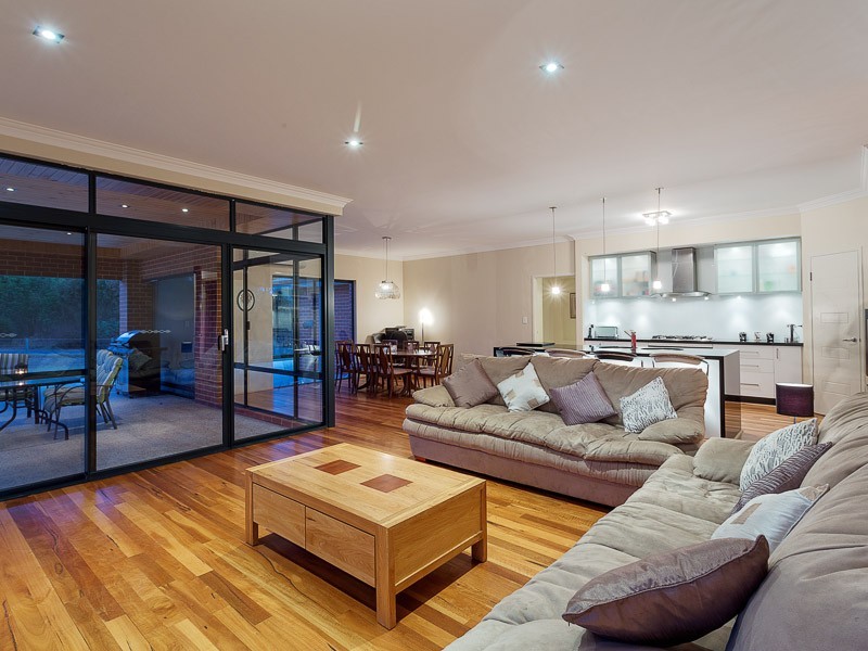 7 Jersey Road, Oakford WA 6121