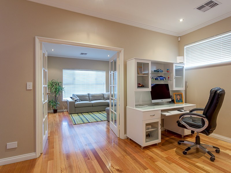 11 Baler Court, Hammond Park WA 6164