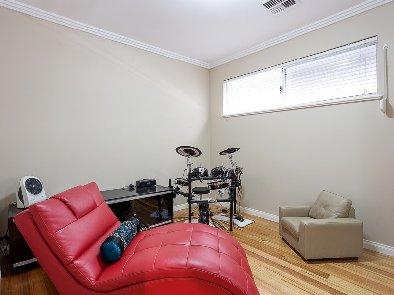 11 Baler Court, Hammond Park WA 6164