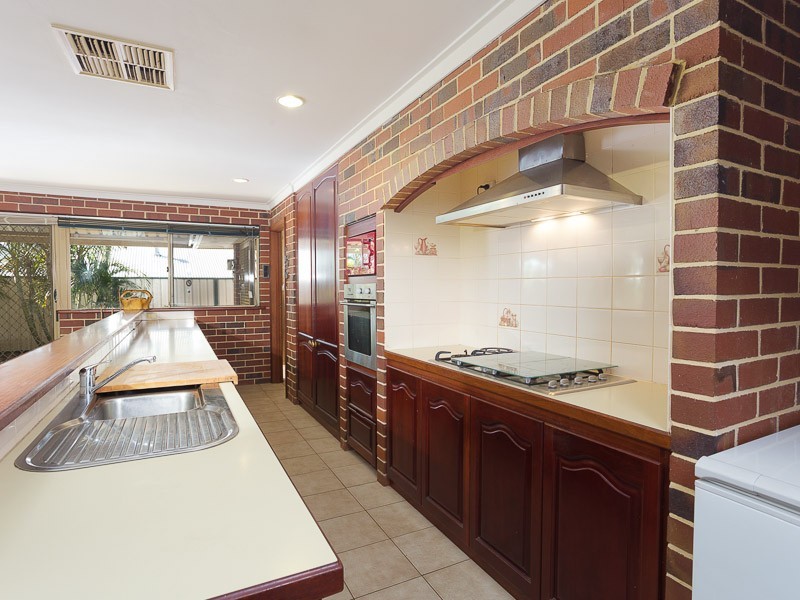 10 Thatched Court, Bibra Lake WA 6163