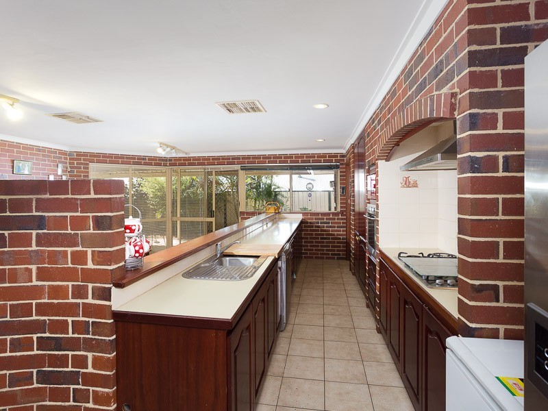 10 Thatched Court, Bibra Lake WA 6163