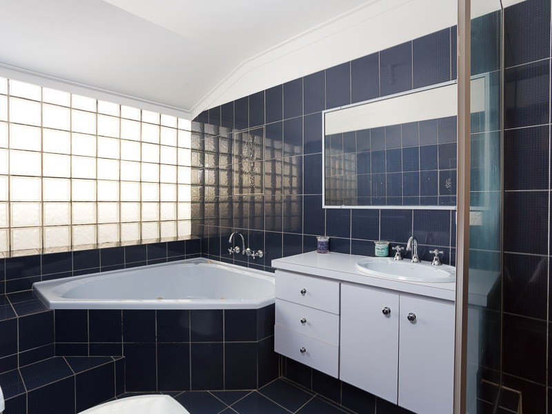 10 Thatched Court, Bibra Lake WA 6163