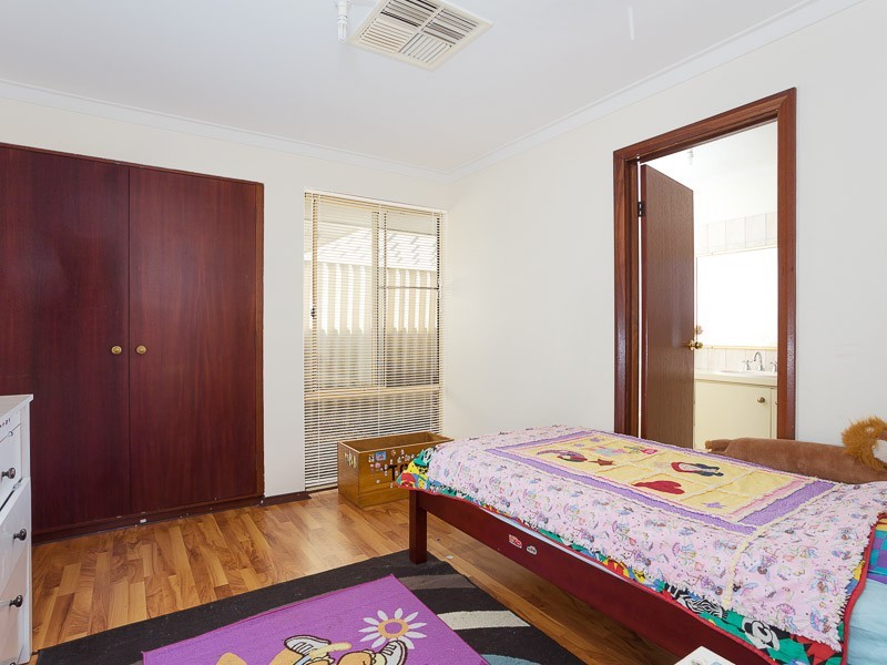 10 Thatched Court, Bibra Lake WA 6163