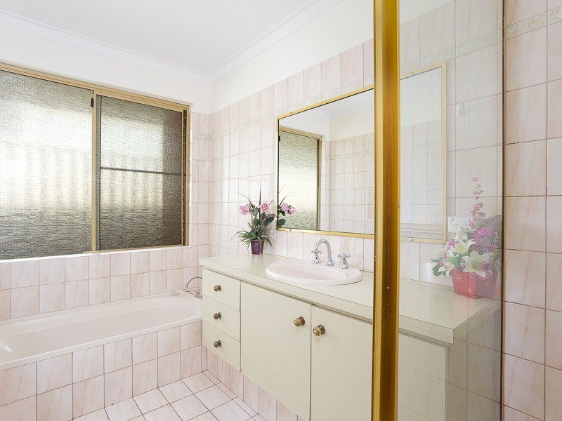 10 Thatched Court, Bibra Lake WA 6163