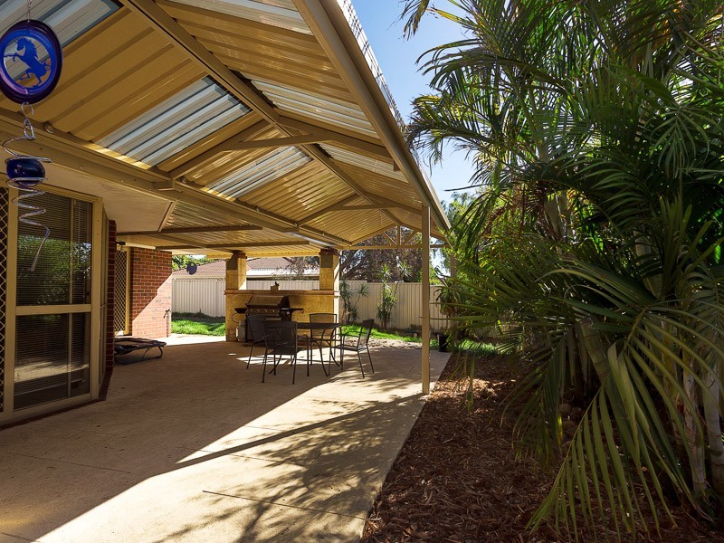 10 Thatched Court, Bibra Lake WA 6163