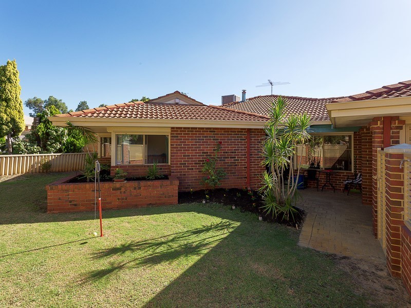 10 Thatched Court, Bibra Lake WA 6163