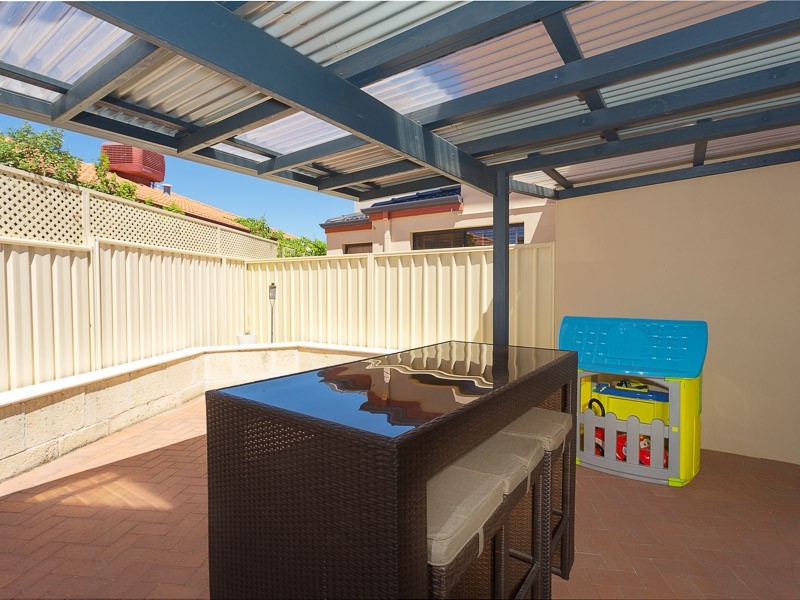2/22 Dolphin Way, Yangebup WA 6164