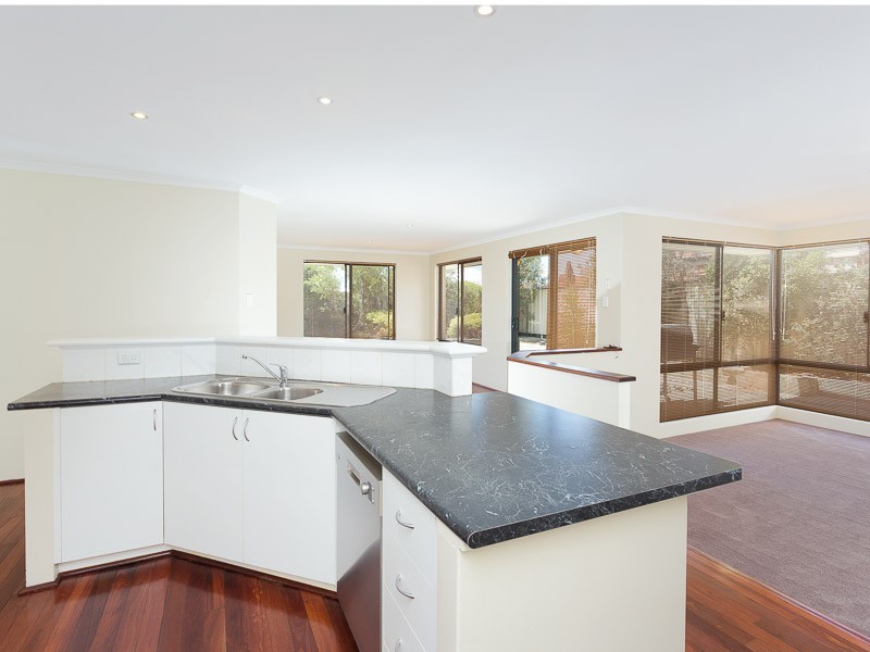 35 Sciano Ave, Success WA 6164