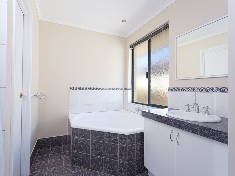 35 Sciano Ave, Success WA 6164