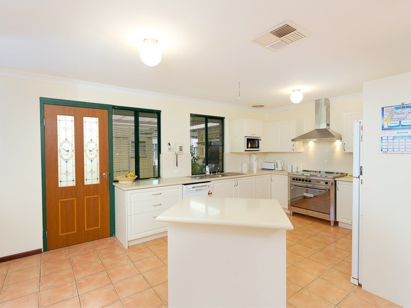4 Imandra Circuit, Success WA 6164