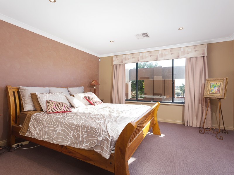 313 Wentworth Parade, Success WA 6164