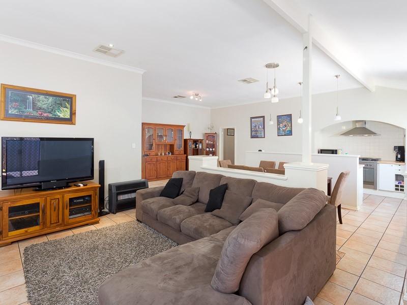 24 Carlhausen Close, Atwell WA 6164