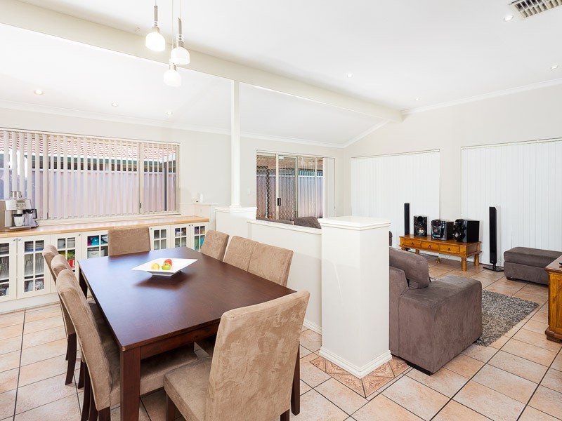 24 Carlhausen Close, Atwell WA 6164