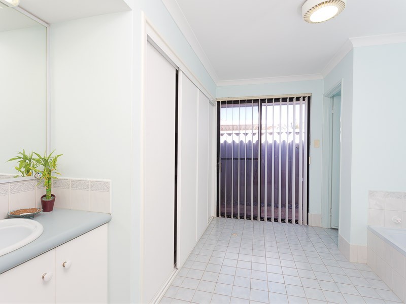 96 Brenchley Drive, Atwell WA 6164