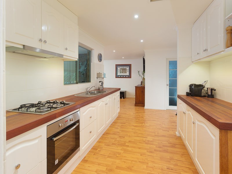 13 Mandfield Way, Parmelia WA 6167