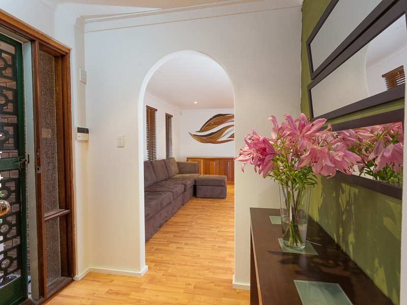 13 Mandfield Way, Parmelia WA 6167