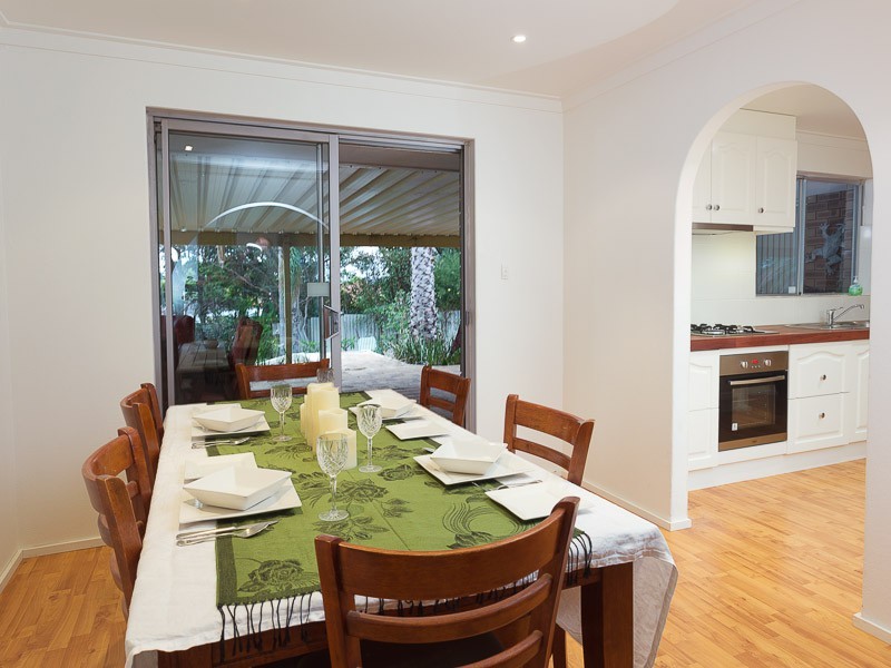 13 Mandfield Way, Parmelia WA 6167