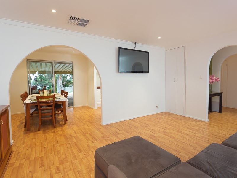 13 Mandfield Way, Parmelia WA 6167