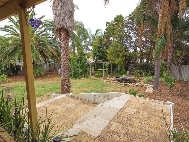 13 Mandfield Way, Parmelia WA 6167