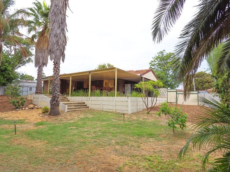 13 Mandfield Way, Parmelia WA 6167