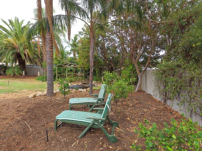 13 Mandfield Way, Parmelia WA 6167