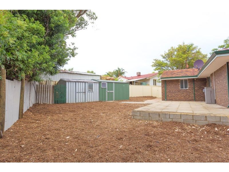 13 Mandfield Way, Parmelia WA 6167