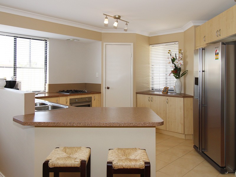 2 Jardine Street, Success WA 6164