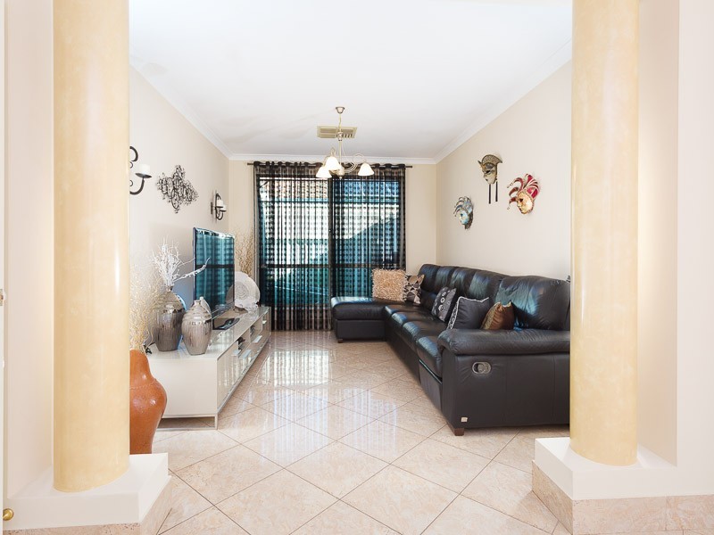 6 Mirabeau Mews, Bibra Lake WA 6163