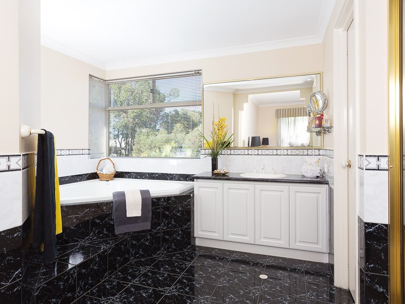 6 Mirabeau Mews, Bibra Lake WA 6163