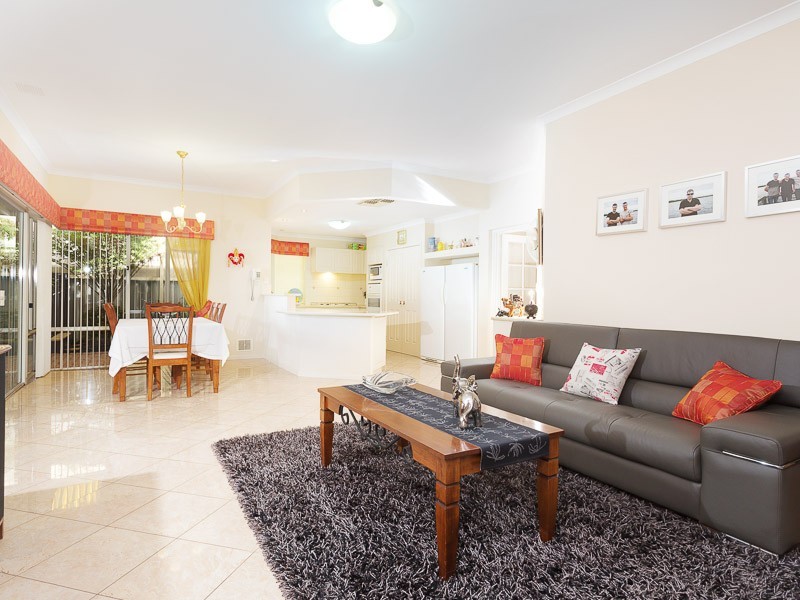 6 Mirabeau Mews, Bibra Lake WA 6163
