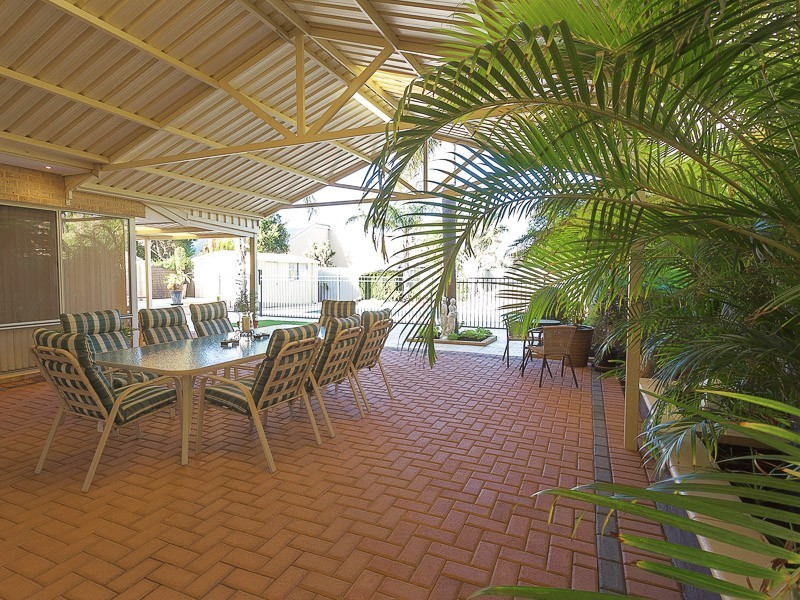 6 Mirabeau Mews, Bibra Lake WA 6163
