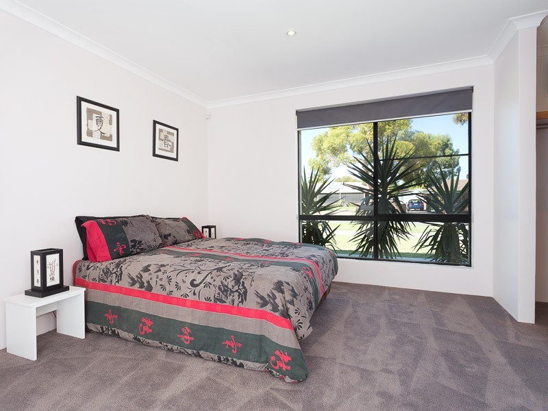 6 Okehampton Road, Warnbro WA 6169